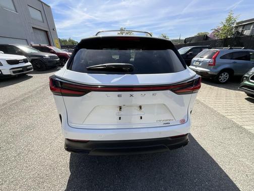 2022 Lexus NX 450h+ Luxury