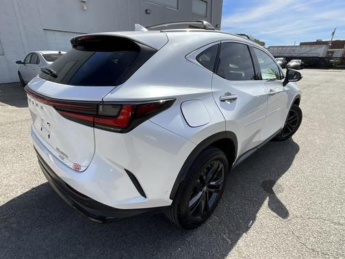 2022 Lexus NX 450h+ Luxury