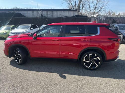 Red Diamond 2024 Mitsubishi Outlander SE 2.5 S-AWC