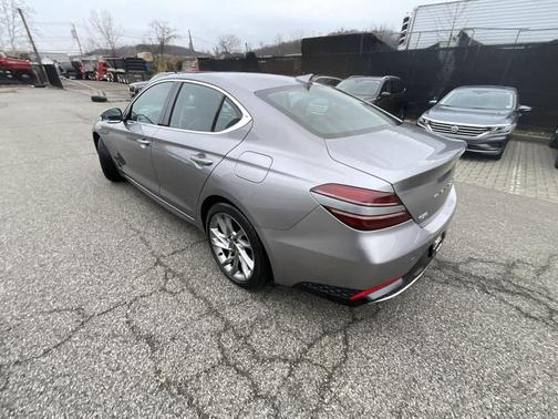 2022 Genesis G70 2.0T AWD