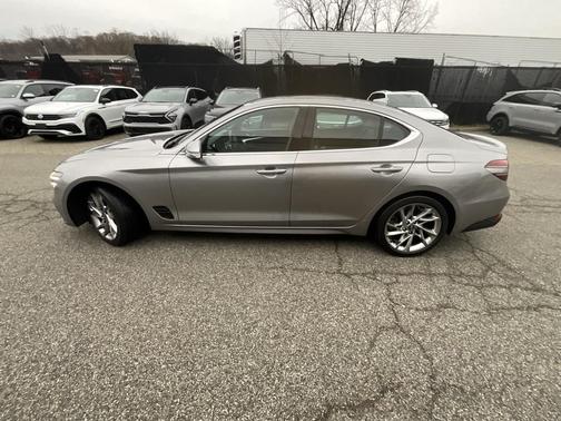 2022 Genesis G70 2.0T AWD