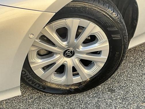 2019 Toyota Prius LE