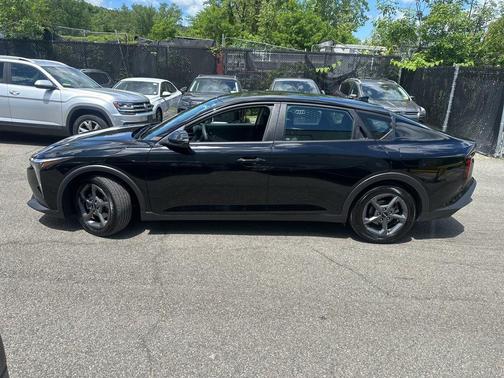 Aurora Black Pearl 2025 Kia K4 LXS