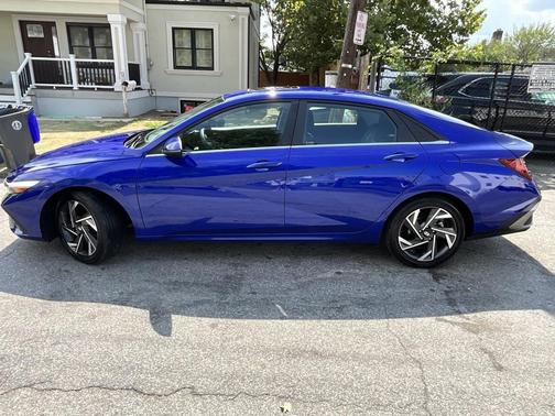 2025 Hyundai ELANTRA Limited