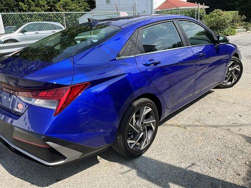 2025 Hyundai ELANTRA Limited