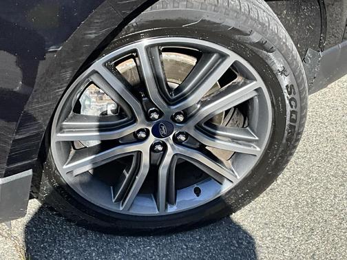 2020 Ford Edge Titanium