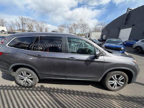 Modern Steel Metallic 2017 Honda Pilot EX-L