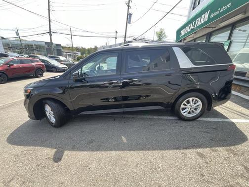 2023 Kia Carnival LX