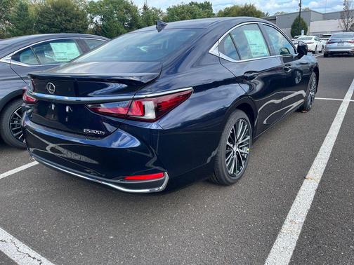 2025 Lexus ES 300h Base