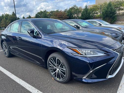 2025 Lexus ES 300h Base