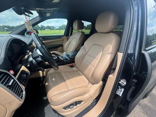 2023 Porsche Cayenne S