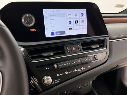 2023 Lexus ES 300h Base