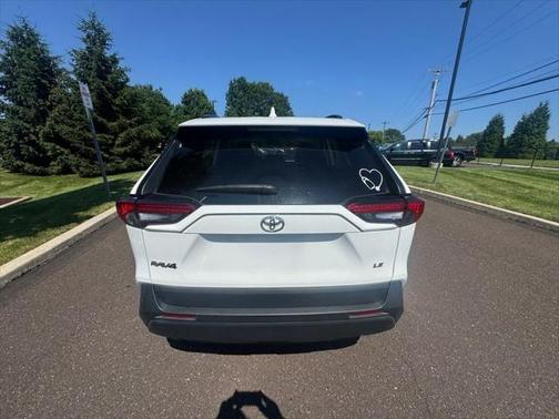 2020 Toyota RAV4 LE