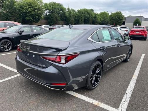 2025 Lexus ES 300h Base