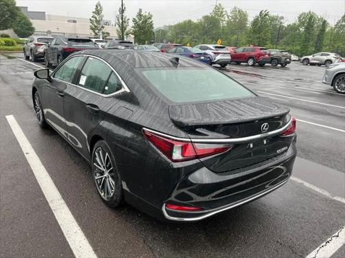 2025 Lexus ES 300h Base