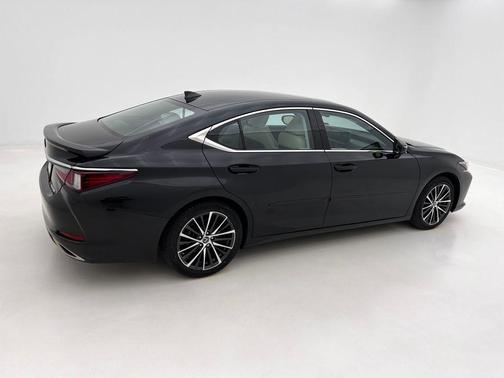 2022 Lexus ES 350 Base