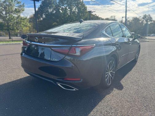 2022 Lexus ES 350 Base