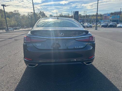 2022 Lexus ES 350 Base