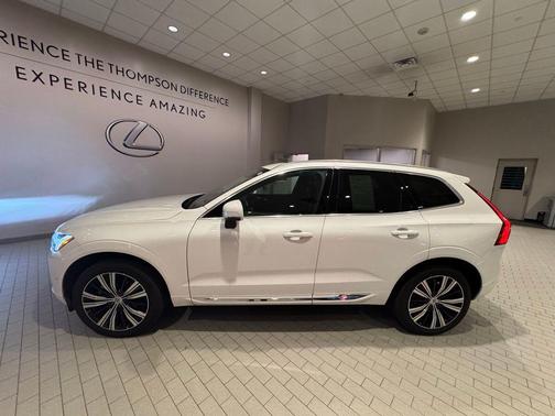 2023 Volvo XC60 B5 Ultimate Bright Theme
