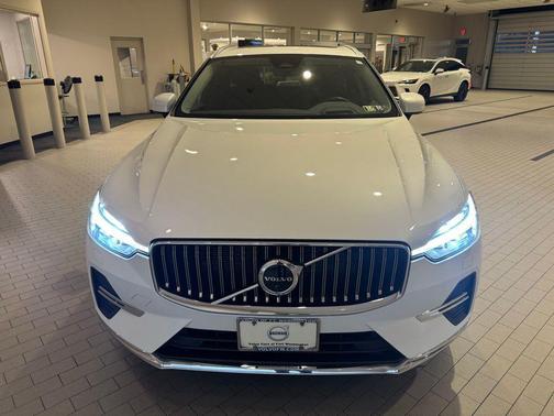 2023 Volvo XC60 B5 Ultimate Bright Theme