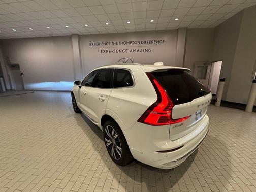 2023 Volvo XC60 B5 Ultimate Bright Theme