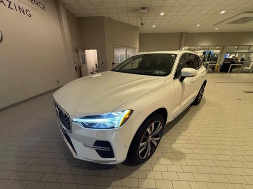 2023 Volvo XC60 B5 Ultimate Bright Theme