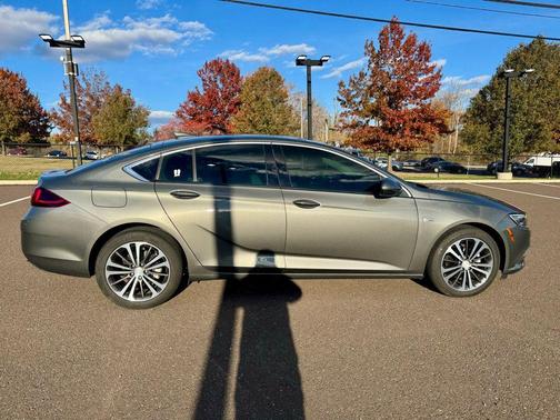 2018 Buick Regal Sportback Essence