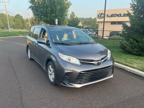 2020 Toyota Sienna LE