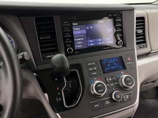 2020 Toyota Sienna LE
