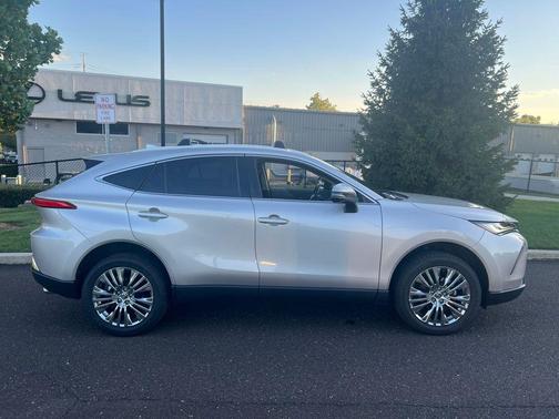 2023 Toyota Venza XLE