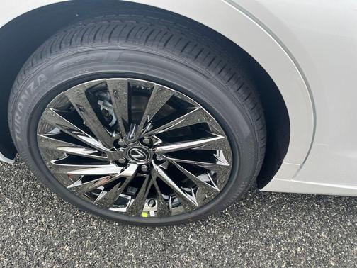 2025 Lexus ES 300h Luxury