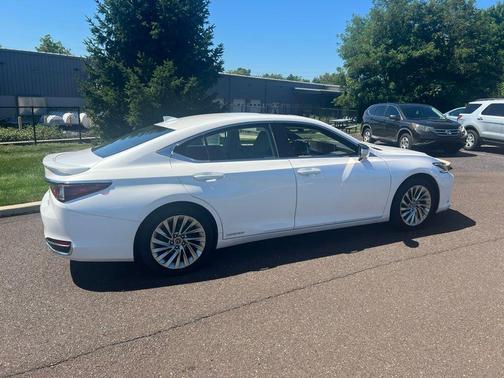 2019 Lexus ES 300h Luxury
