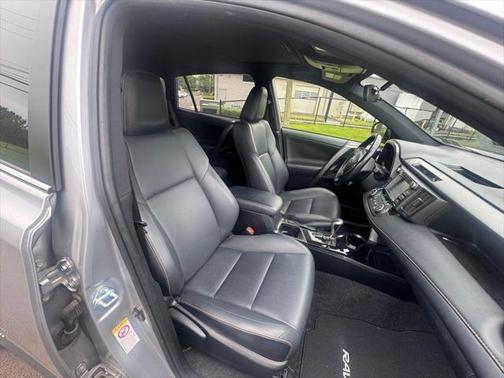 2017 Toyota RAV4 Hybrid SE