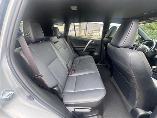 2017 Toyota RAV4 Hybrid SE