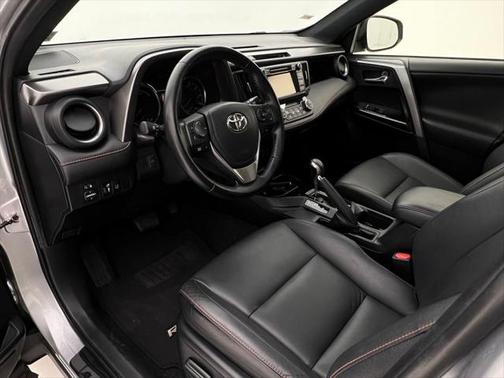 2017 Toyota RAV4 Hybrid SE