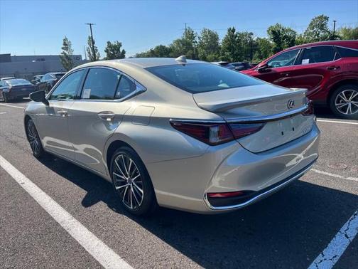 2025 Lexus ES 300h Base