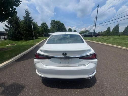 2022 Lexus ES 350 Base