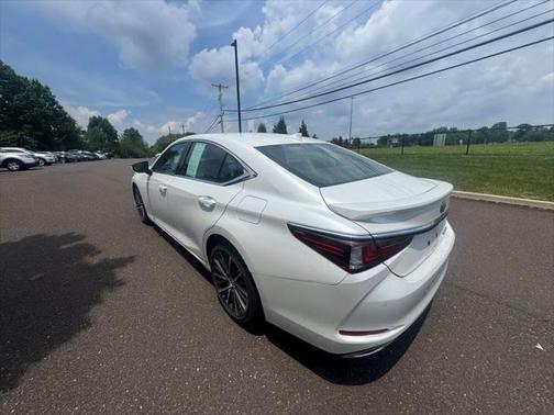 2022 Lexus ES 350 Base