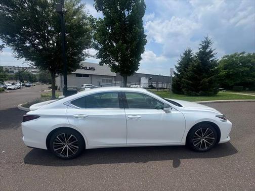 2022 Lexus ES 350 Base