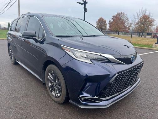 2024 Toyota Sienna XSE 7 Passenger
