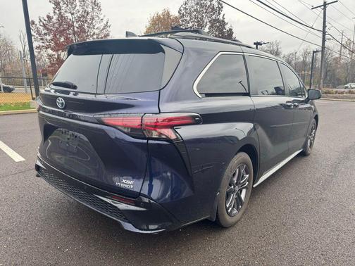 2024 Toyota Sienna XSE 7 Passenger