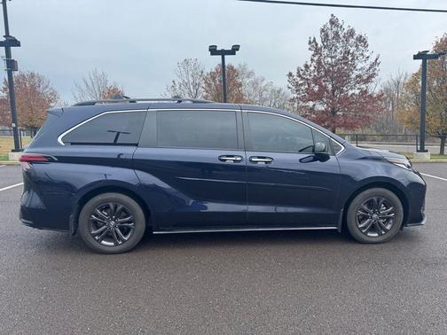 2024 Toyota Sienna XSE 7 Passenger