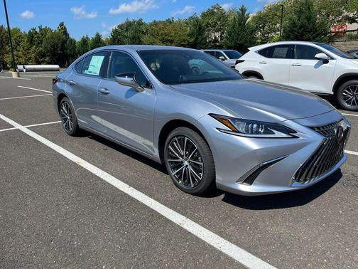 2025 Lexus ES 300h Luxury