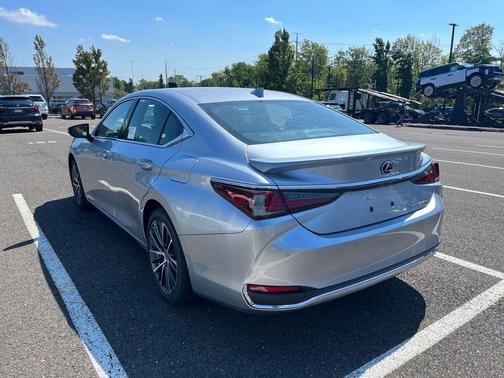 2025 Lexus ES 300h Luxury