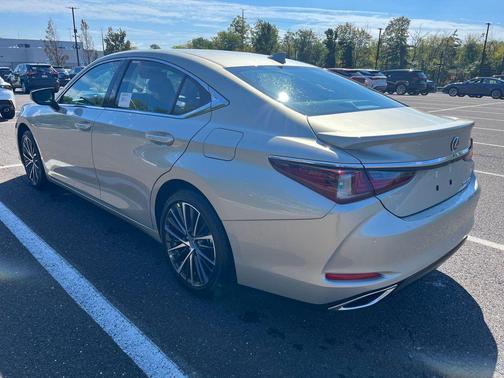 2025 Lexus ES 350 Base