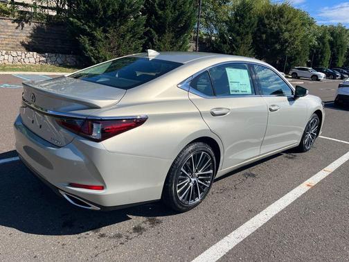 2025 Lexus ES 350 Base