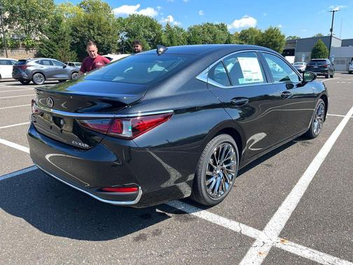 2025 Lexus ES 300h Base