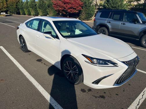 2025 Lexus ES 350 Base