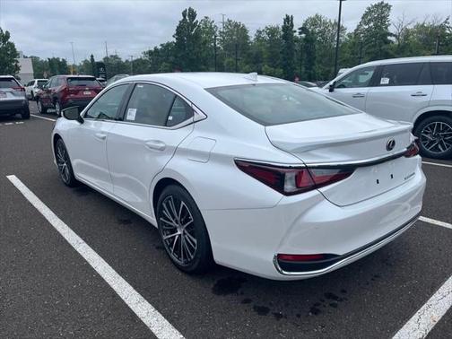 2025 Lexus ES 300h Base