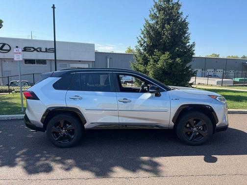 2019 Toyota RAV4 Hybrid SE